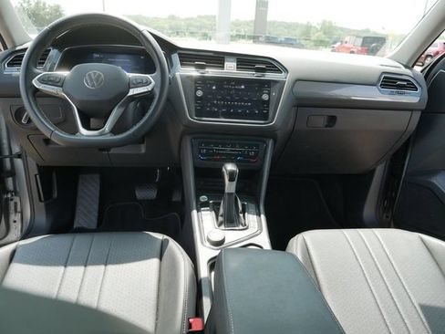 Certified 2023 Volkswagen Tiguan SE w/ Panoramic Sunroof Package AWD/4WD image 22