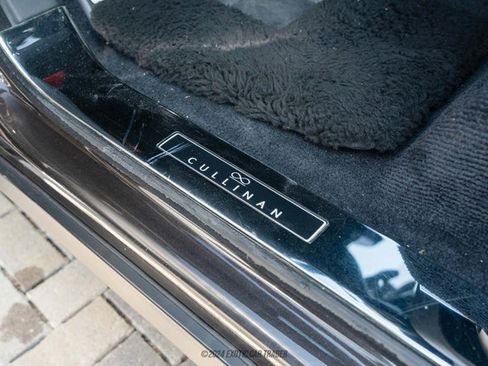 Used 2020 Rolls-Royce Cullinan Black Badge AWD/4WD image 35