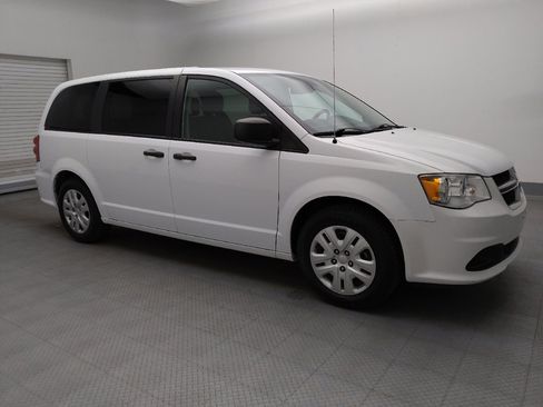 Used 2019 Dodge Grand Caravan SE w/ UConnect Hands-Free Group FWD image 11