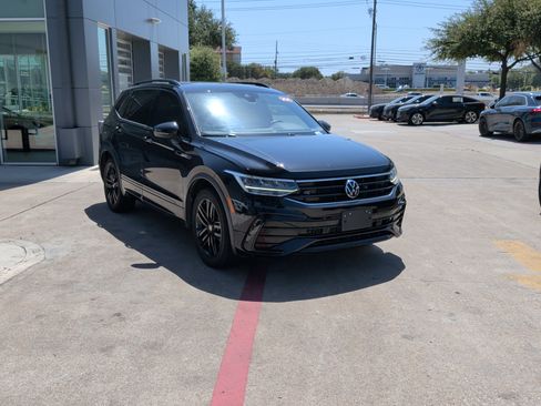 Used 2022 Volkswagen Tiguan SE R-Line FWD image 2
