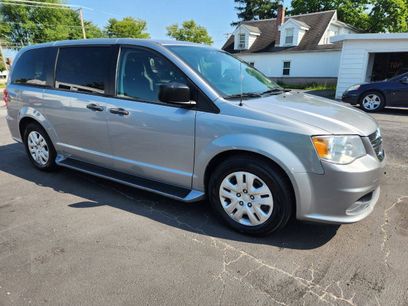 Used 2019 Dodge Grand Caravan SE w/ UConnect Hands-Free Group