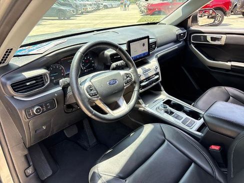 Used 2023 Ford Explorer XLT w/ Equipment Group 202A RWD image 6