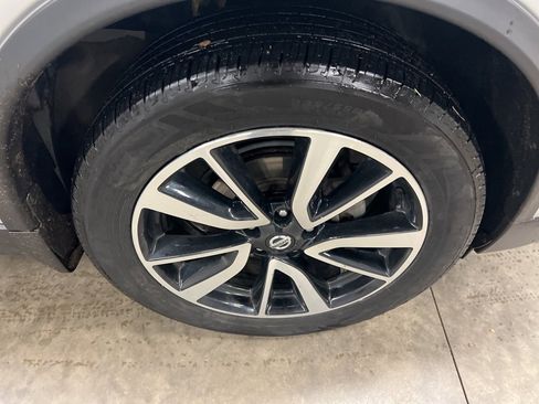 Used 2020 Nissan Rogue SL w/ Premium Package image 19