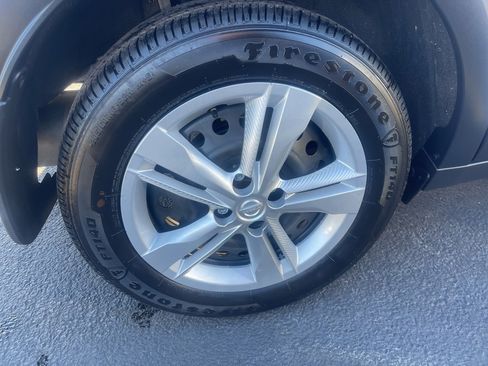 Certified 2025 Nissan Kicks Play S image 32