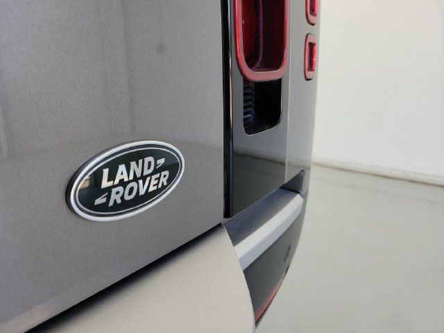 Used 2021 Land Rover Defender 110 SE AWD/4WD image 8