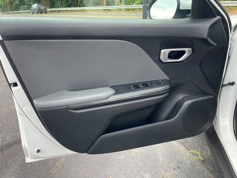 Used 2025 Kia K4 FWD image 17