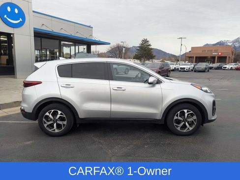 Used 2020 Kia Sportage LX image 2
