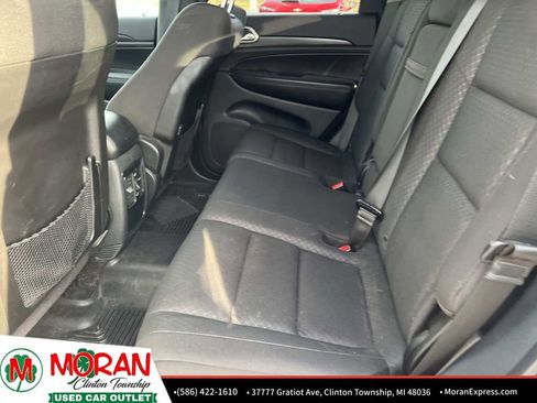 Used 2018 Jeep Grand Cherokee Laredo image 12
