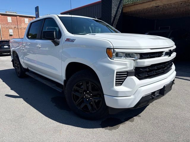 Used 2024 Chevrolet Silverado 1500 RST w/ Z71 Off-Road Package AWD/4WD image 3