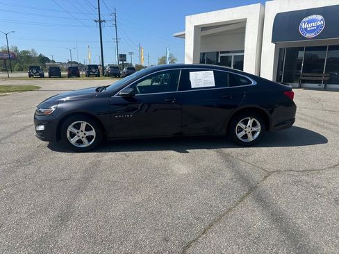 Used 2023 Chevrolet Malibu LT FWD image 2