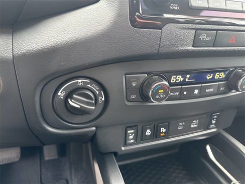 Used 2024 Nissan Frontier SL w/ Technology Package image 31