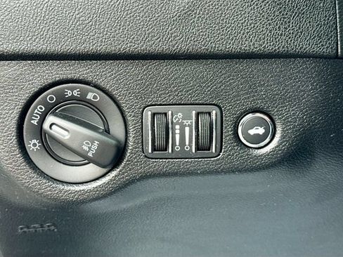 Used 2022 Dodge Charger SXT AWD/4WD image 16