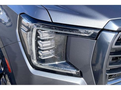 Used 2022 GMC Yukon XL AT4 w/ AT4 Premium Plus Package image 31