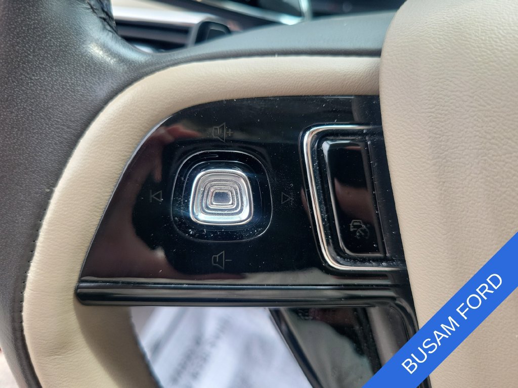 Used 2022 Lincoln Corsair AWD w/ Premium Package image 18