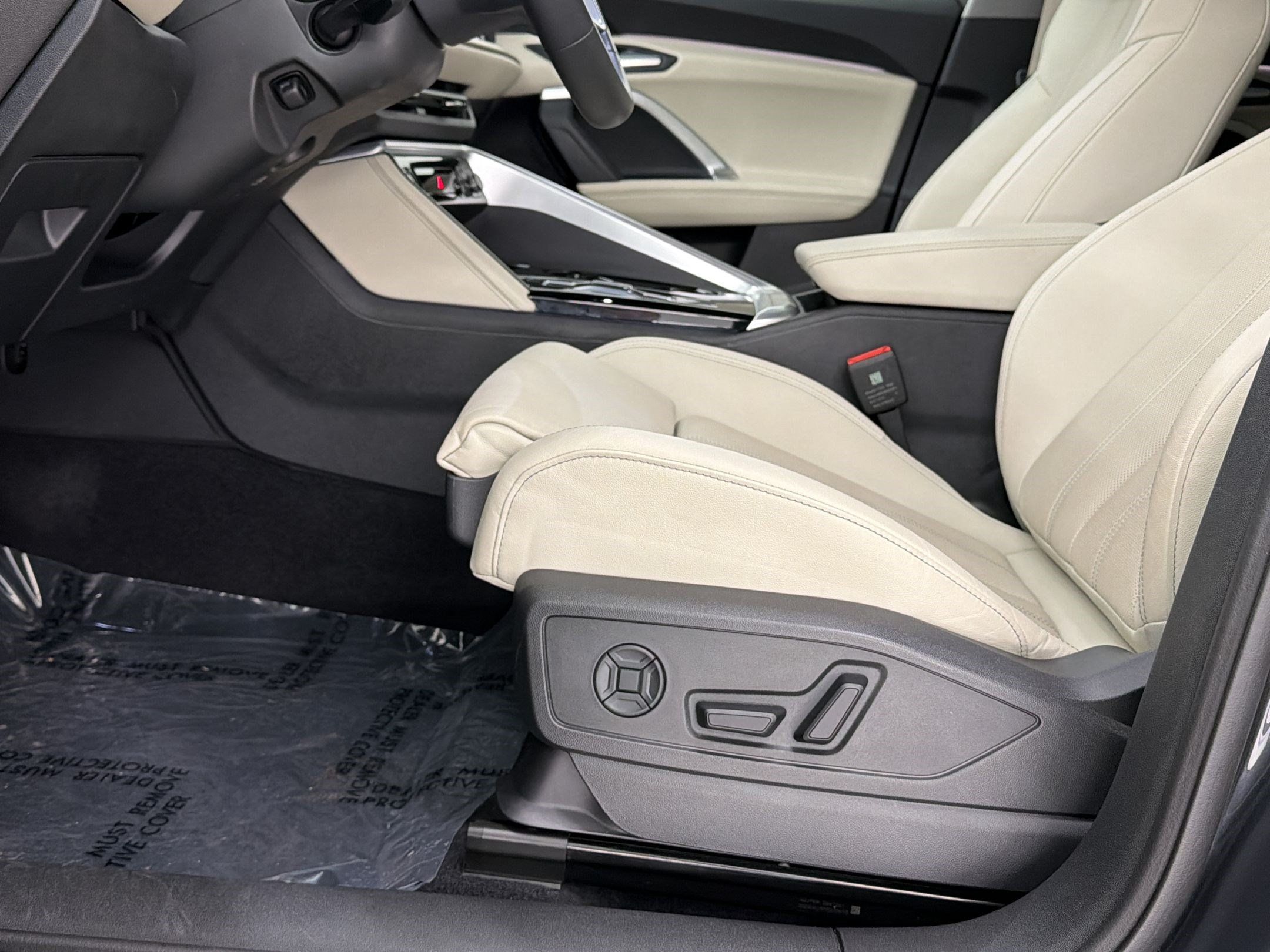 Used 2025 Audi Q5 Premium Plus w/ Premium Plus AWD/4WD image 5