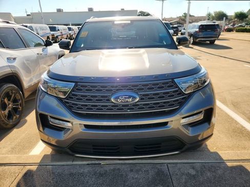 Used 2023 Ford Explorer XLT w/ Equipment Group 202A AWD/4WD image 2