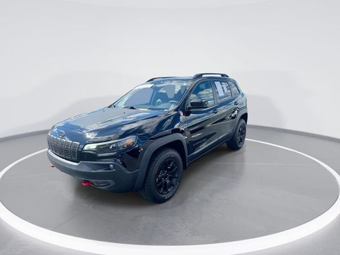 Used 2023 Jeep Cherokee Trailhawk w/ Sun & Sound Group AWD/4WD image 4