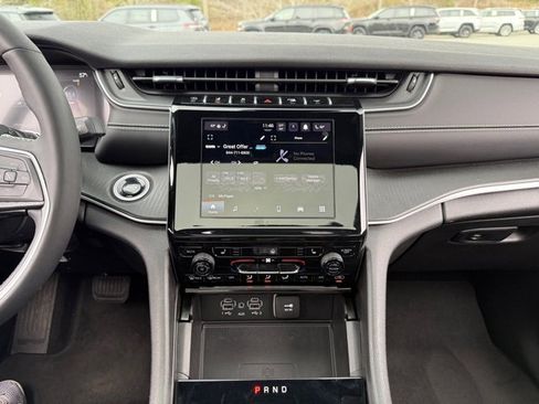 Certified 2024 Jeep Grand Cherokee Laredo X w/ Luxury Tech Group I image 17