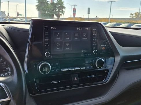 Used 2021 Toyota Highlander XLE AWD/4WD image 21