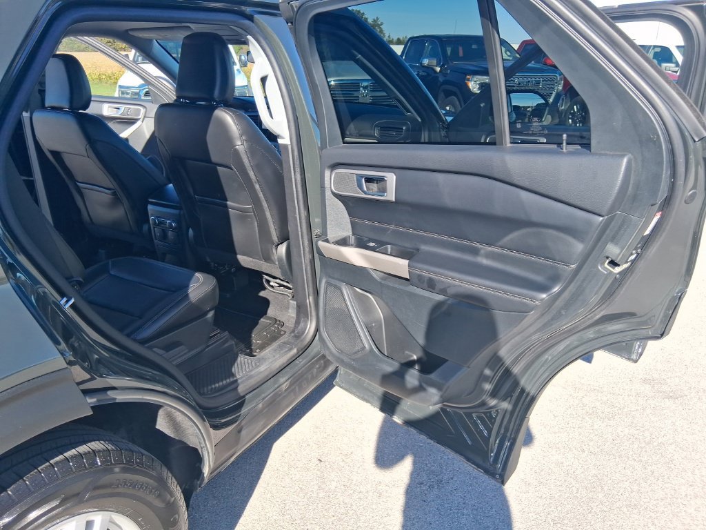 Used 2023 Ford Explorer XLT AWD/4WD image 19