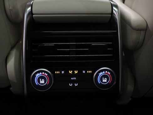 Certified 2025 Land Rover Range Rover SE AWD/4WD image 39