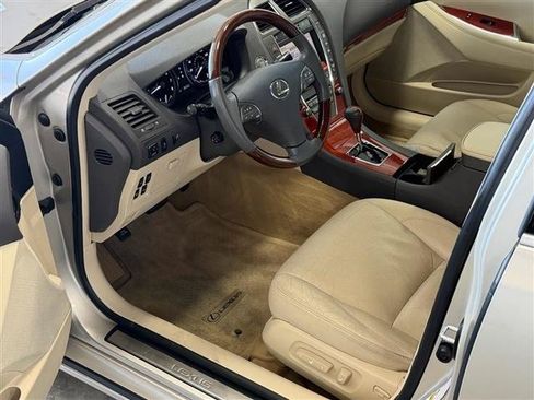 Used 2011 Lexus ES 350 w/ Luxury Pkg & Navigation w/ Preferred Accessory Package FWD image 5