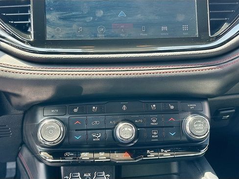 Used 2024 Dodge Durango GT image 16