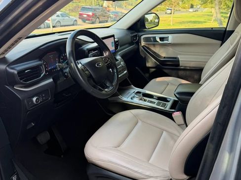 Used 2020 Ford Explorer XLT w/ Equipment Group 202A RWD image 10