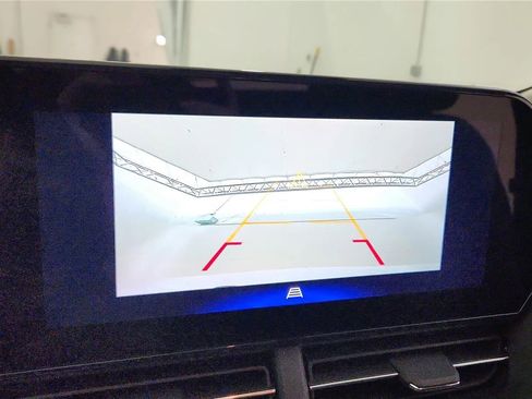 Used 2025 Chevrolet Trax ACTIV w/ Driver Confidence Package image 32