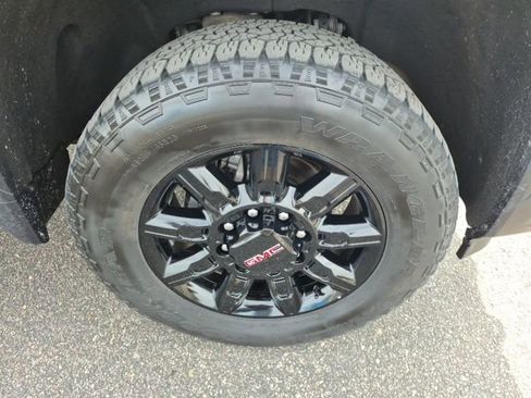 Used 2025 GMC Sierra 3500 AT4 w/ AT4 Premium Plus Package AWD/4WD image 4