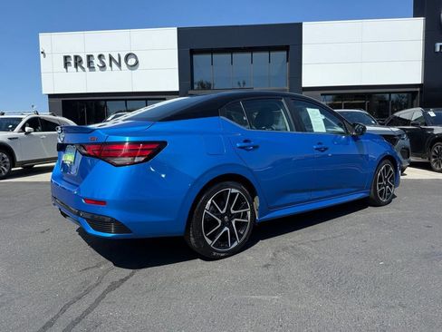 Used 2025 Nissan Sentra SR w/ SR Premium Package FWD image 11