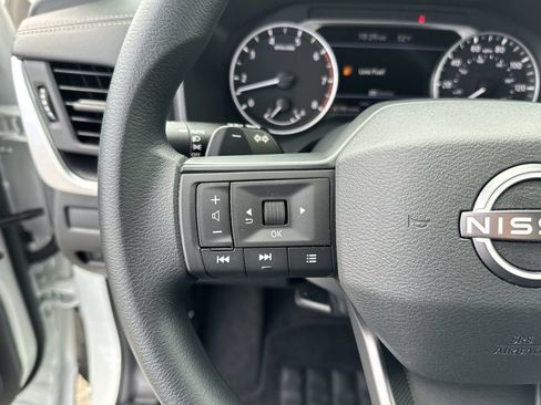 Used 2025 Nissan Rogue S AWD/4WD image 12