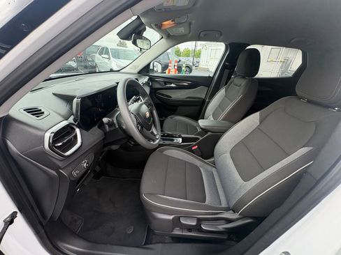 Used 2025 Chevrolet TrailBlazer LT FWD image 25