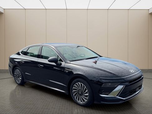 Certified 2025 Hyundai Sonata SEL FWD image 2