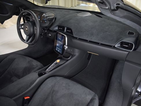 New 2025 McLaren Artura Spider image 18