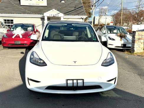 Used 2022 Tesla Model Y Long Range image 8