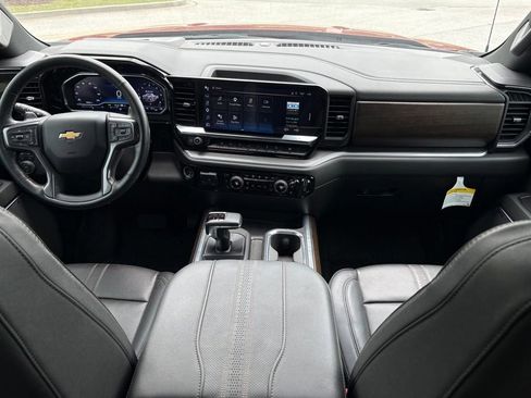 Used 2025 Chevrolet Silverado 1500 High Country w/ Z71 Off-Road Package AWD/4WD image 17