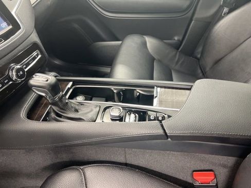 Used 2018 Volvo XC90 T5 Momentum w/ Convenience Package image 14
