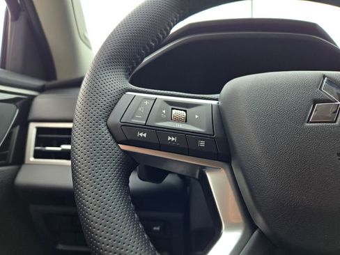 New 2025 Mitsubishi Outlander SE image 25