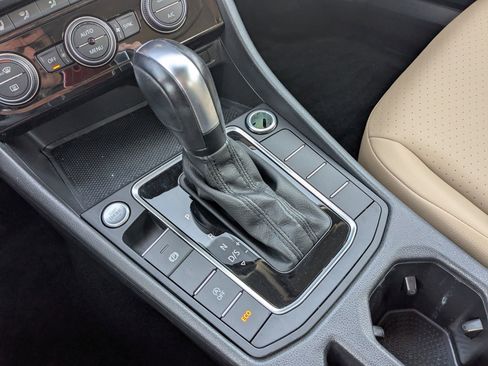 Used 2020 Volkswagen Jetta SE w/ SE Cold Weather Package image 24