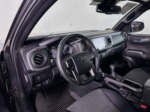 Certified 2022 Toyota Tacoma TRD Off-Road image 11