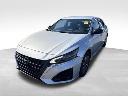 Used 2024 Nissan Altima 2.5 SV FWD image 4