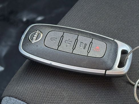 Used 2025 Nissan Versa SV w/ Trunk Package FWD image 21