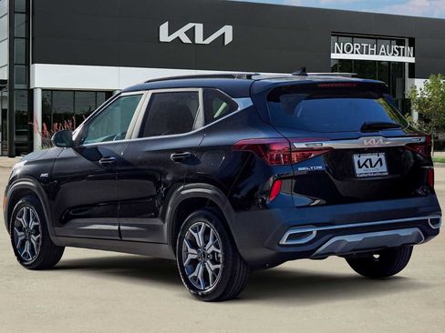 Certified 2022 Kia Seltos EX image 4