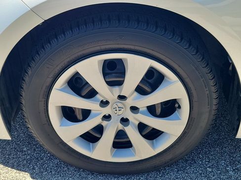 Used 2021 Toyota Corolla LE FWD image 5