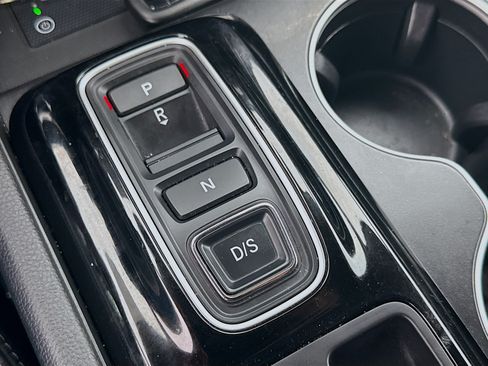 Certified 2025 Honda Pilot Touring image 16