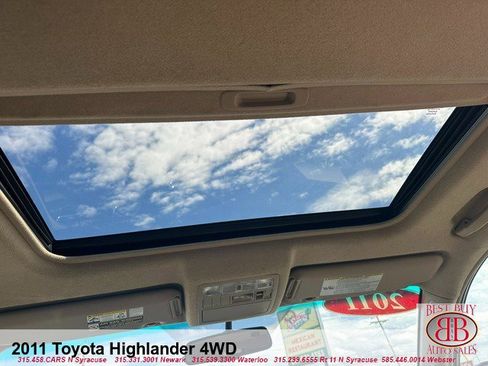 Used 2011 Toyota Highlander SE w/ Tow Pkg image 13