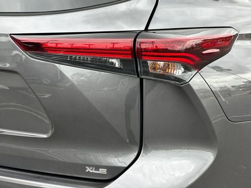 Used 2024 Toyota Highlander XLE FWD image 26