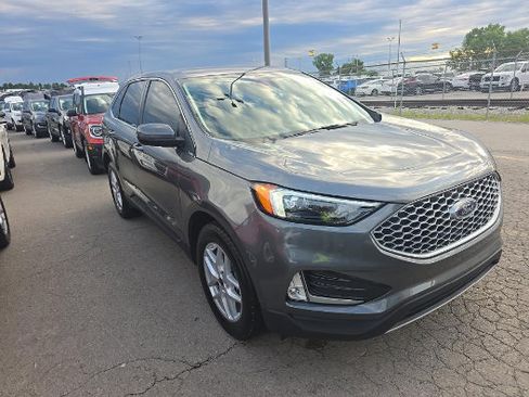 Used 2024 Ford Edge SEL w/ Convenience Package AWD/4WD image 2