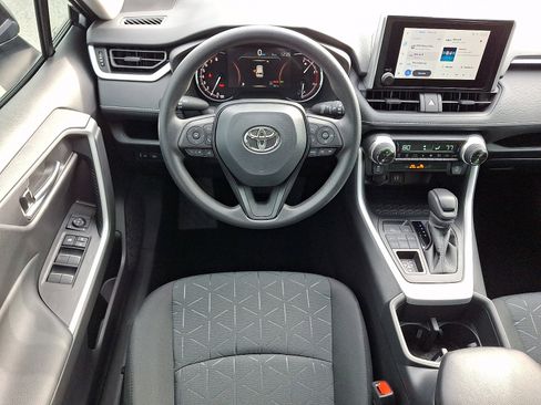 Used 2025 Toyota RAV4 XLE image 12